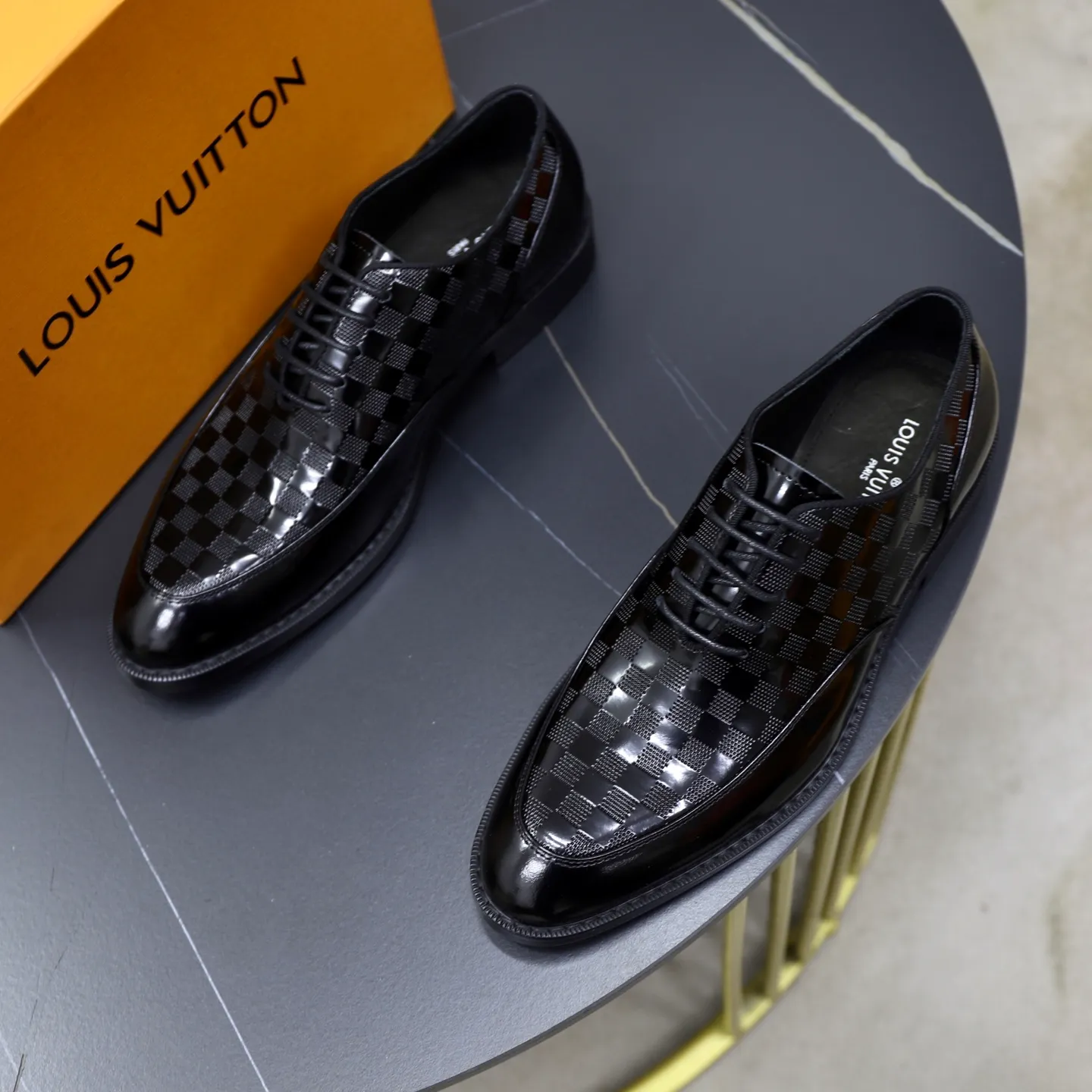 Men's shoes: 280🙅‍♂️🙅‍♂️🙅‍♂️Niuli Brand: LV Louis Vuitton Size: 39-44 (38, 45, 46 can be customized) Level: Counter classic Material: Original soft cowhide upper Comfortable cowhide lining Original lightweight outsole Style category: Formal business casual driving leather shoes Color: Color of the actual picture